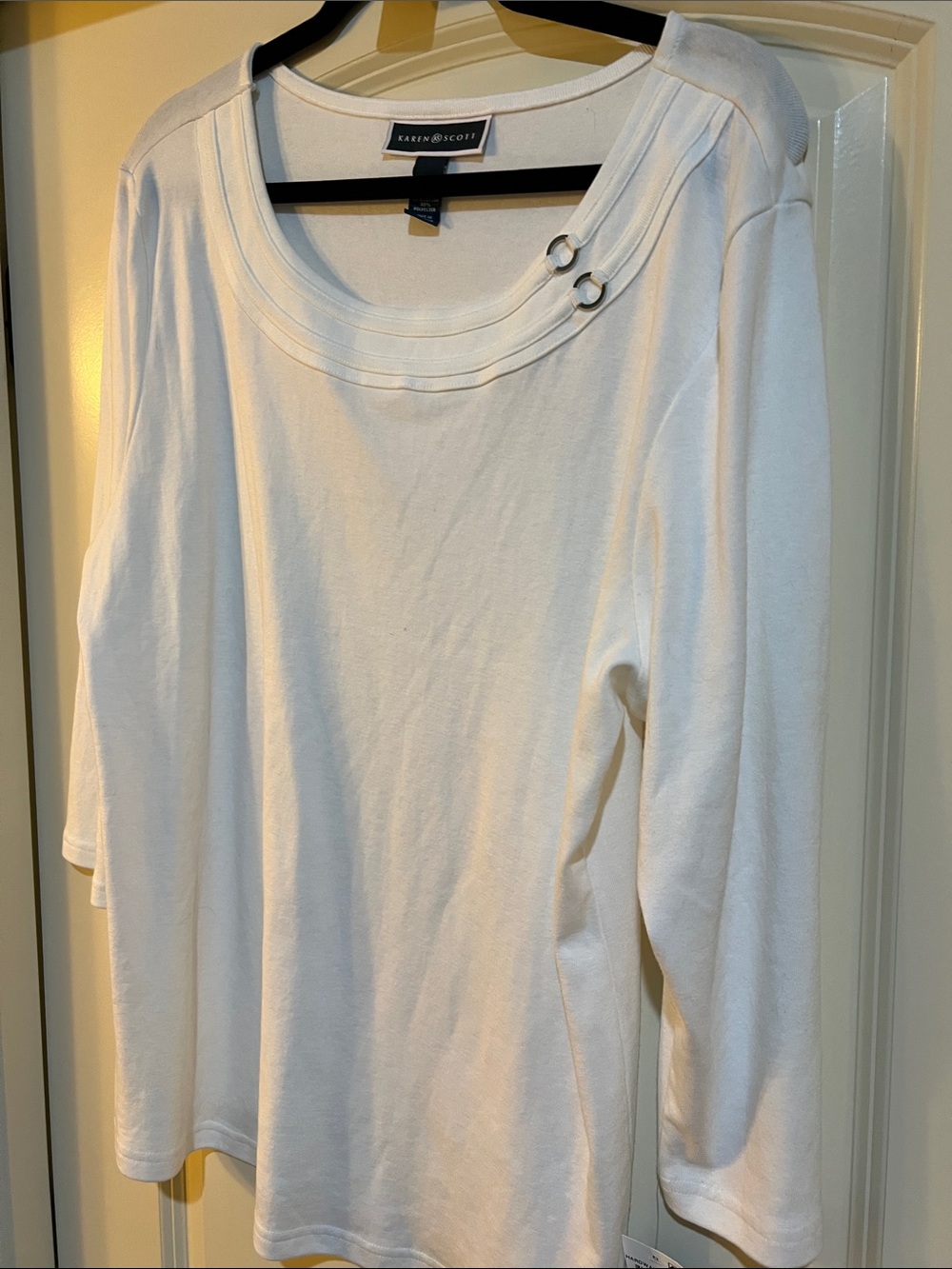 Karen Scott White Long Sleeve Scoop Neck Top with Ring Detail. H252